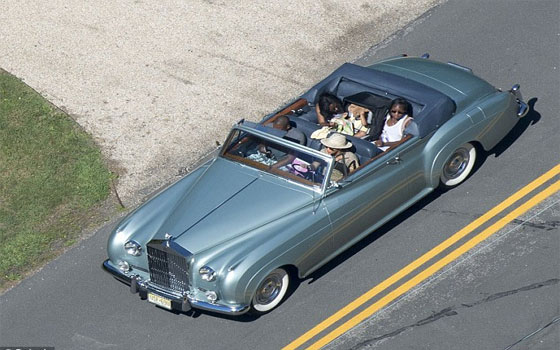 مصر اليوم - بيونسيه تتولى القيادة أثناء عودتها وزوجها من العطلة