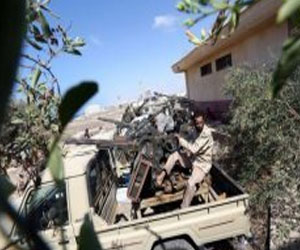 مصر اليوم - متظاهرون من الامازيغ يقتحمون مقر المؤتمر الوطني الليبي