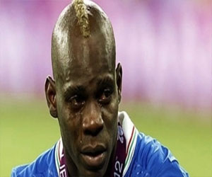   مصر اليوم - بابا الفاتيكان يطالب الإيطالي بالوتيللي بتجاهل الإهانات العنصرية