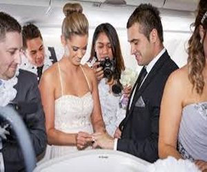   مصر اليوم - طيران فيجي تزف العرسان على ارتفاع 41 ألف قدم