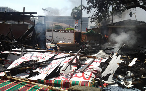   مصر اليوم - الأمن ينفي القبض على البلتاجي وحجازي وأهالي رابعة والجيش يدخلون الميدان