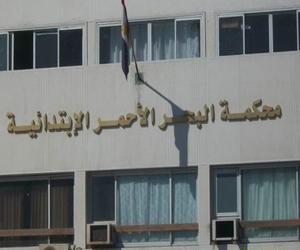 مصر اليوم - أنصار الرئيس المعزول يحطمون محكمة الغردقة ويحاولون اقتحامها