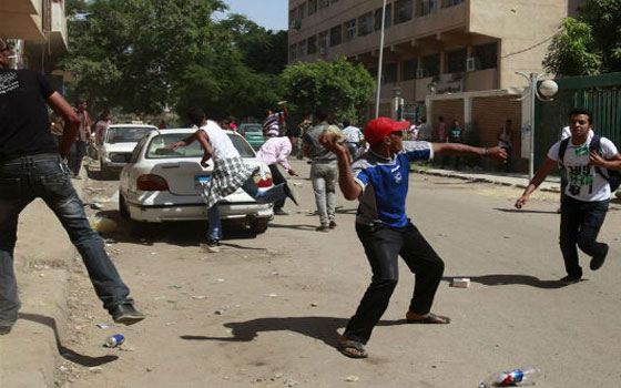   مصر اليوم - 9 قتلى و95 جريحًا في اشتباكات السويس وأنباء عن حظر تجوال خلال ساعات