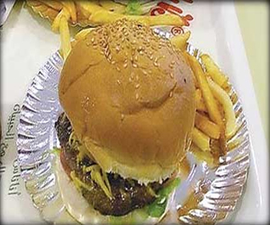 مصر اليوم - مطاعم الوجبات السريعة تقدم وجبات غير مكتملة الأحجام والكمية