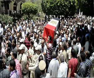   مصر اليوم - تشيع جثمان شهيد الشرطة في الإسكندرية