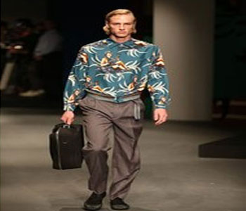 مصر اليوم - مجموعة جديدة من ملابس الرجال لربيع 2014 لميوشيا برادا