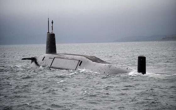   مصر اليوم - غرق غواصة هندية بعد انفجار طوربيدين بداخلها قتل 18 بحارًا