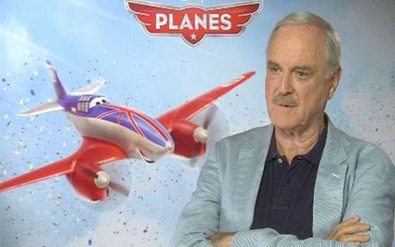 مصر اليوم - جون كليز يهاجم الصحافة البريطانية