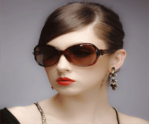 مصر اليوم - كيف ترتدي نظارة شمسية كبيرة