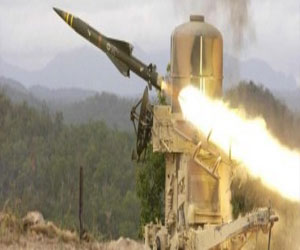   مصر اليوم - مقتل شخصين وإصابة 24 آخرين في هجوم صاروخي على قطار في باكستان