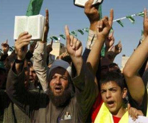   مصر اليوم - الأمن الفلسطيني يتصدى لمسيرتين لـحماس تضامن مع إخوان مصر