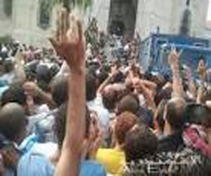   مصر اليوم - أنصار مرسي يتظاهرون في القائد إبراهيم وسط تعزيزات أمنية