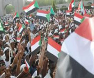   مصر اليوم - مسيرة في الخرطوم تنديدًا بالعنف في مصر