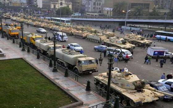   مصر اليوم - الجيش المصري يسيطر على الأوضاع في رمسيس مع بدء حظر التجوال