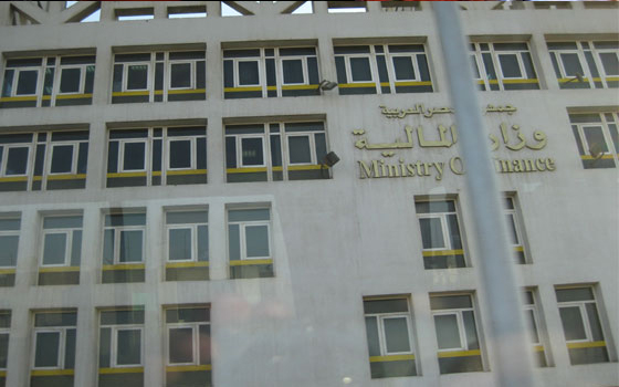   مصر اليوم - إحراق  80 سيارة ولجنة من وزارة الإسكان والمقاولون للاطمئنان على المبنى