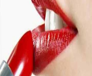   مصر اليوم - أحمر الشفاه يؤدي إلى غباء المرأة