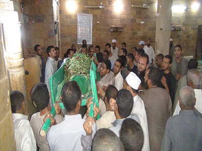   مصر اليوم - تشيع قيادي بـالحرية والعدالة في الأقصر وسط هتافات مناوئه للسيسي وإبراهيم