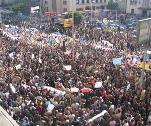   مصر اليوم - فايناشيال تايمز: تحقيق ديمقراطية في بلاد الربيع العربي وهم تبدد