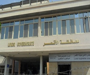   مصر اليوم - محافظ الأقصر الجديد يترأس اجتماعًا أمنيًا وإداريًا موسعًا