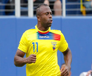   مصر اليوم - نيتو رئيس المكسيك يقف دقيقة حدادًا على اللاعب الإكوادوري تشوتشو