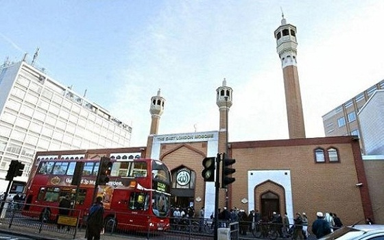   مصر اليوم - مخطط حكومي لتمكين الأوقاف من الهيمنة على مساجد المغاربة في أوروبا