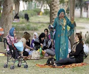   مصر اليوم - فتيات العراق يتعرضن للمضايقات ويطالبن بتخصيص يوم لتنزههن