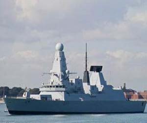   مصر اليوم - بريطانيا تضع سفنًا حربية على أهبة الاستعداد لإجلاء رعاياها من مصر