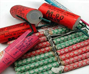   مصر اليوم - ضبط شاب يطلق الألعاب النارية بالقرب من استراحة محافظ مطروح