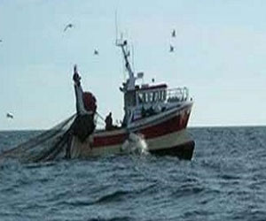   مصر اليوم - إنقاذ مركب على متنه 7 أشخاص من الغرق في البحر الأحمر