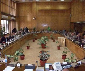   مصر اليوم - حداد في أول اجتماع لمحافظ الإسماعيلية على شهداء سيناء