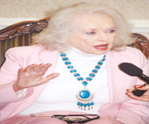 مصر اليوم - وفاة عرابة رقص البورلاسك ديكسي إيفينز عن 86 سنة