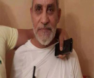   مصر اليوم - ضبط مرشد الإخوان في محيط رابعة