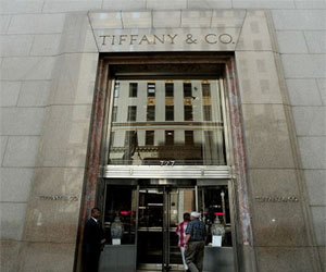   مصر اليوم - المصمّمة إلسا بريتي قد تفسخ عقدها مع شركة المجوهرات تيفاني