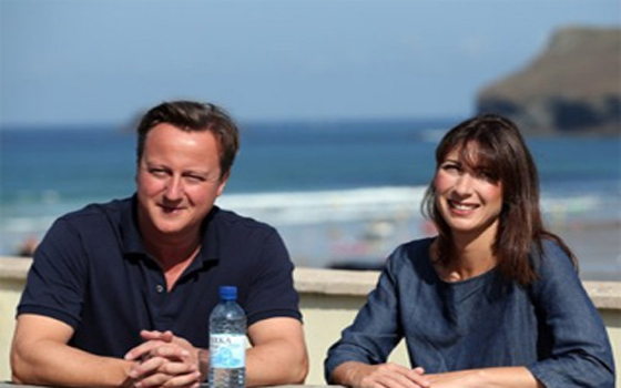 مصر اليوم - ديفيد كاميرون في تي شيرت غولف في كورنوال