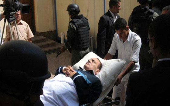   مصر اليوم - تباين آراء السياسيين والمواطنين المصريين في قرار إخلاء سبيل مبارك نهائيًا