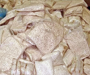   مصر اليوم - ضبط 300 ألف قرص ترامادول في كمين على الصحراوي في البحيرة