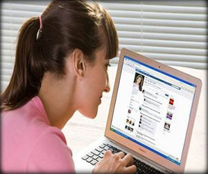   مصر اليوم - الأمهات تنضم لمواقع التواصل الاجتماعي لتتبع الأبناء