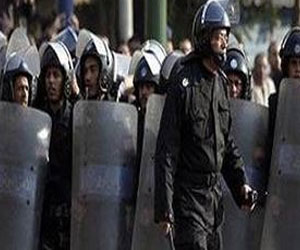   مصر اليوم - الشرطة والجيش تسيطرعلى إشتباكات بين المسلمين والمسيحيين في المنيا