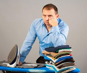 مصر اليوم - أي نوع من الرجال يساعد زوجته في المنزل