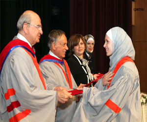   مصر اليوم - تخريج الفوج الأول من طلبة البكالوريس في جامعة عمان العربية