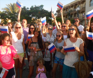   مصر اليوم - مظاهرة روسية في الغردقة في حب مصر