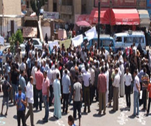   مصر اليوم - أنصار مرسي يعتدون على طفل ومعاق في مظاهرات السويس