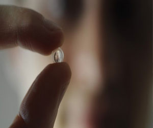   مصر اليوم - عدسة صغيرة تسمح بتحويل أي هاتف إلى مجهر