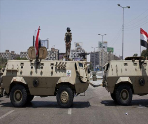   مصر اليوم - الجيش يوزع منشورات تحذر من العنف في السويس