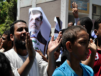   مصر اليوم - وقفة احتجاجية ضد اعتقال قيادات الإخوان في الأقصر