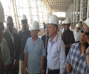   مصر اليوم - وزير الطيران يلتقى مع العاملين في مطار الغردقة