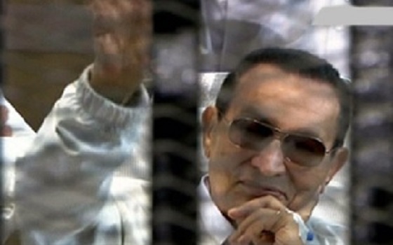   مصر اليوم - محاكمة مبارك ونجليه 14 سبتمبر ولجنة خماسية للإطلاع على أوراق القضية