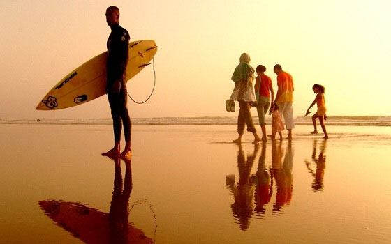   مصر اليوم - شاطئ أغادير المغربية يعاني أوضاعًا متدهورة