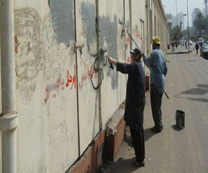   مصر اليوم - الجيزة تنتهى من إزالة العبارات المسيئة للجيش من على الجدران