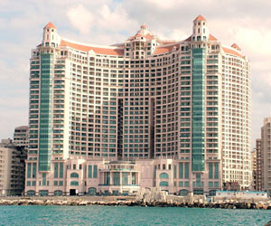   مصر اليوم - ضبط سيدة هددت بتفجير فور سيزون الإسكندرية في بلاغ كاذب